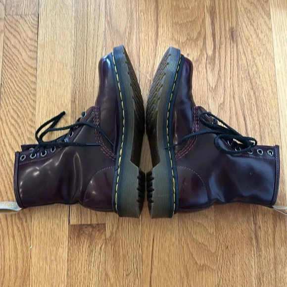 Dr Martens sz 5 burgundy vegan leather great pre owned condition lace up boots - Picture 4 of 10